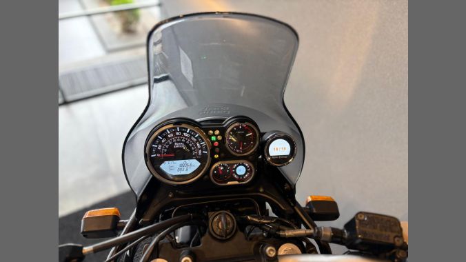 02 Royal Enfield Himalayan 411